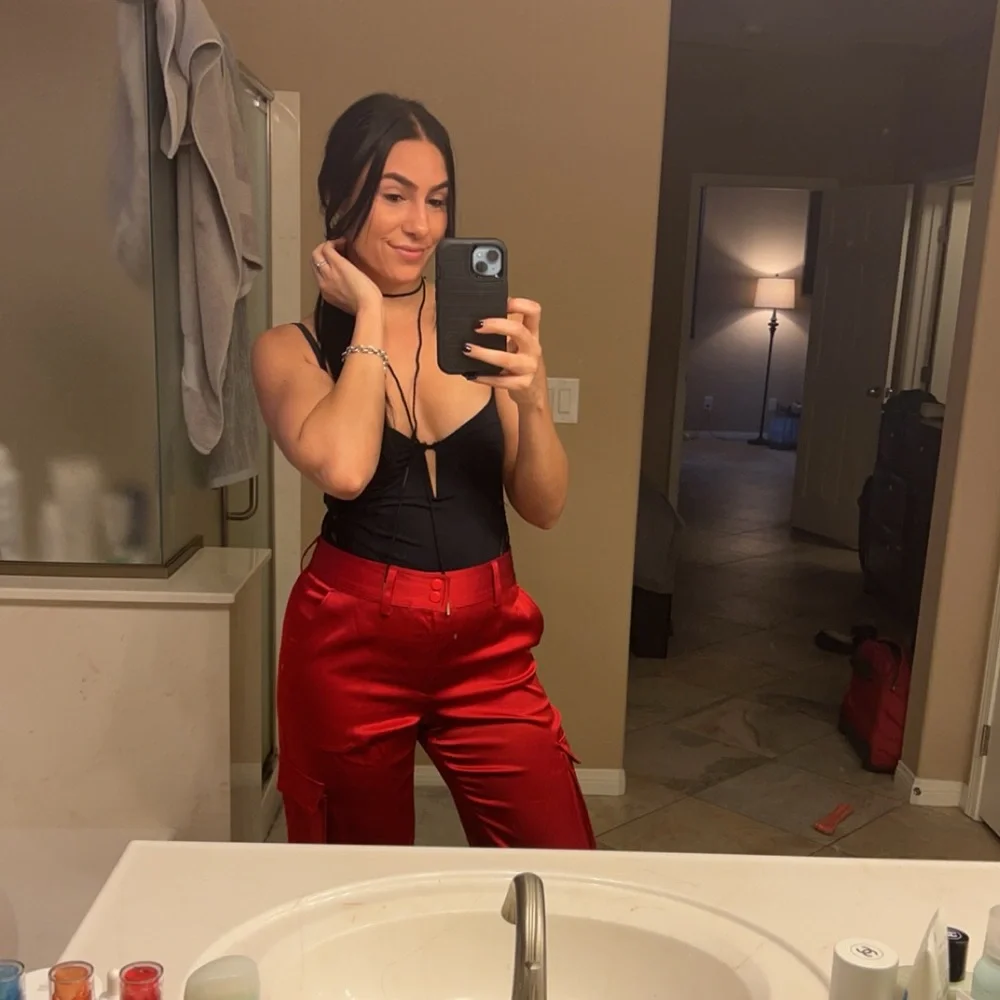 Alice + Olivia Red Cropped Cargo Trousers